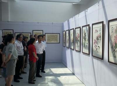 翰墨飄香繪振興，舞臺藝術展新篇——戰旗雅韻書畫藝術展盛大開幕